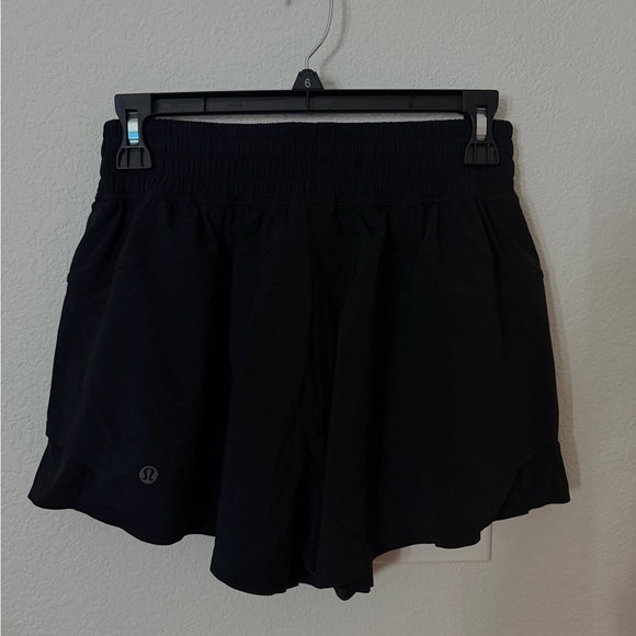 NWT Lululemon Athletica Black Smocked-Waist Shorts - Picture 4 of 5